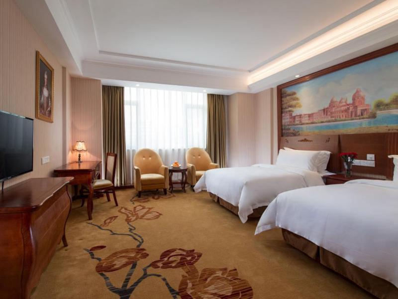 Vienna Hotel Puning South Huancheng Road High-Speed Train Station Esterno foto
